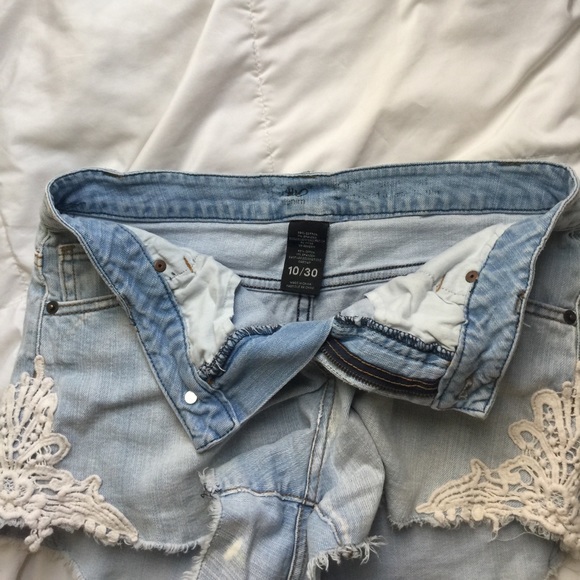 Shorts - Picture 3 of 3